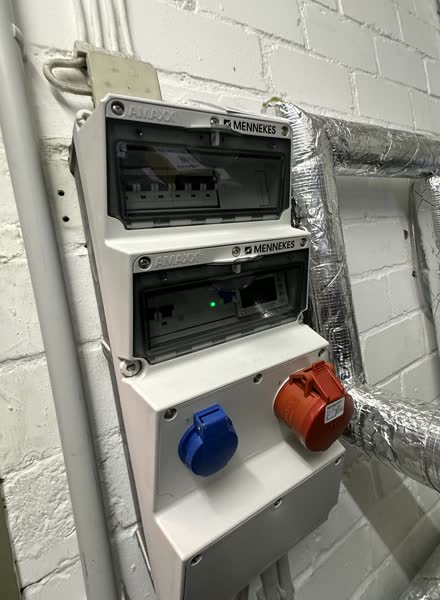 Eigener Elektroanschluss für die Wärmepumpe